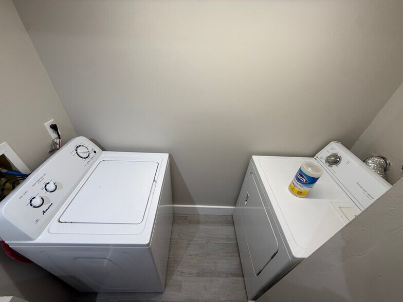 Building Photo - 4850 Corwen Ct