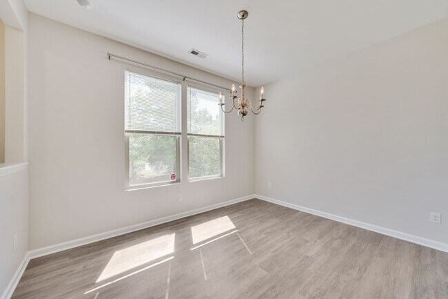 Building Photo - 11 Moss Grove Ln