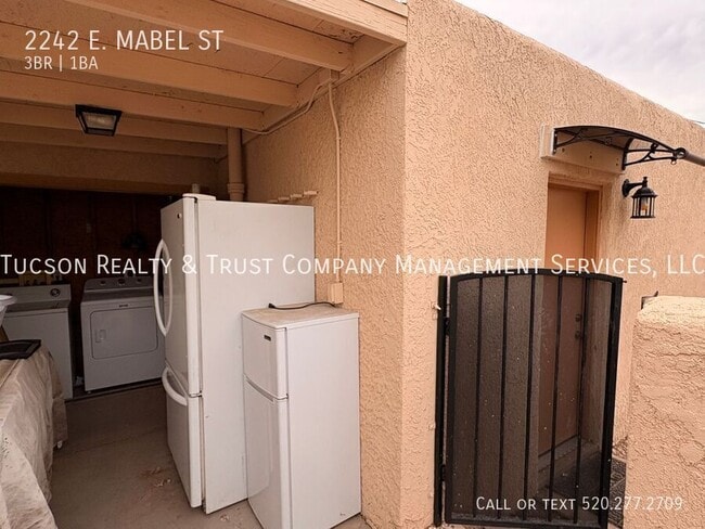 Building Photo - 2242 E Mabel St