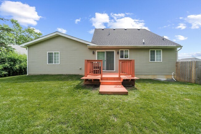 Building Photo - 1 Maple Vlg Ct