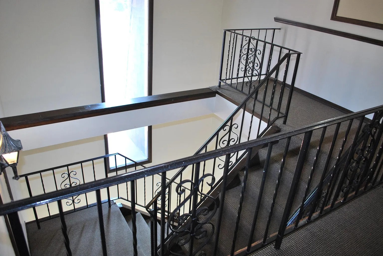 hallway access - 5520 Belmont Rd