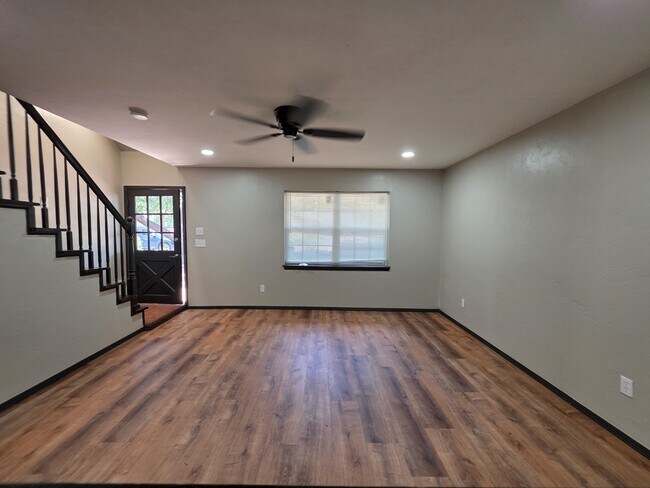 Building Photo - 641 Redstone Ave