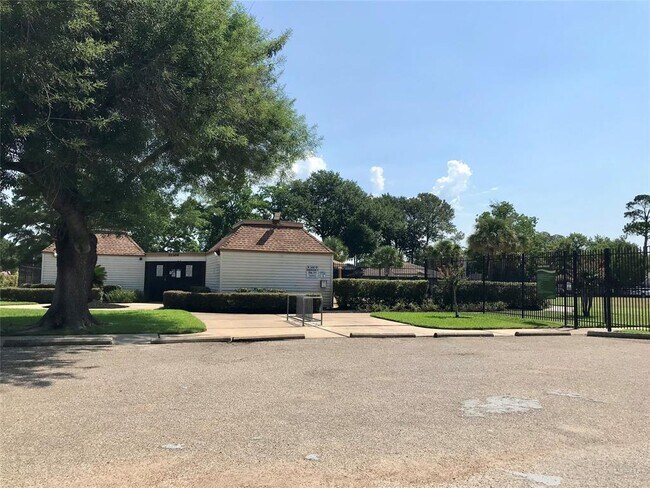 Building Photo - 11318 Beauvoir Dr