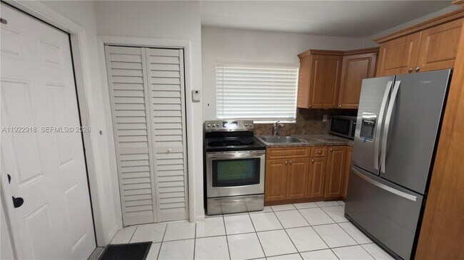 Building Photo - 257 SW 78th Ave