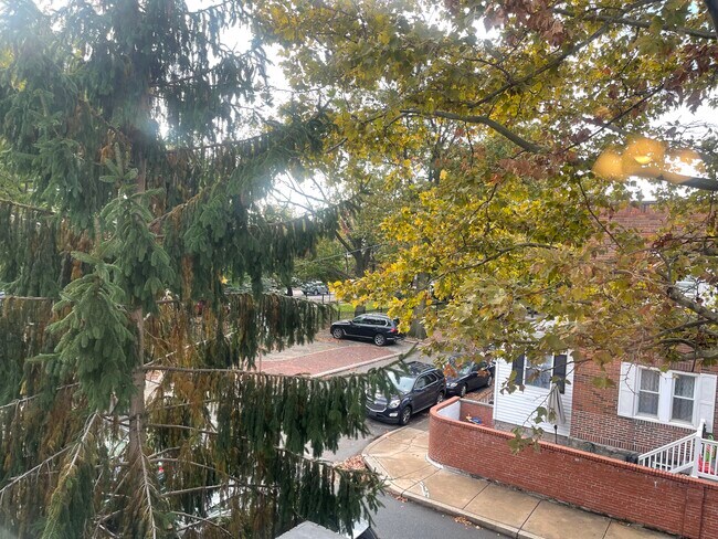 Mollbore Terrace - 2713 S Alder St