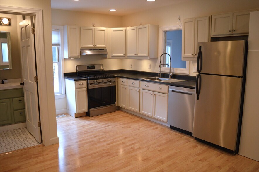 Building Photo - 209 N Ingersoll St