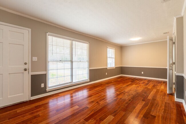 Building Photo - Quiet Ranch