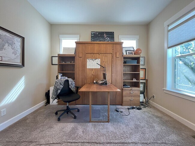Building Photo - Expansive 4-Bedroom Home with Office, Ente...