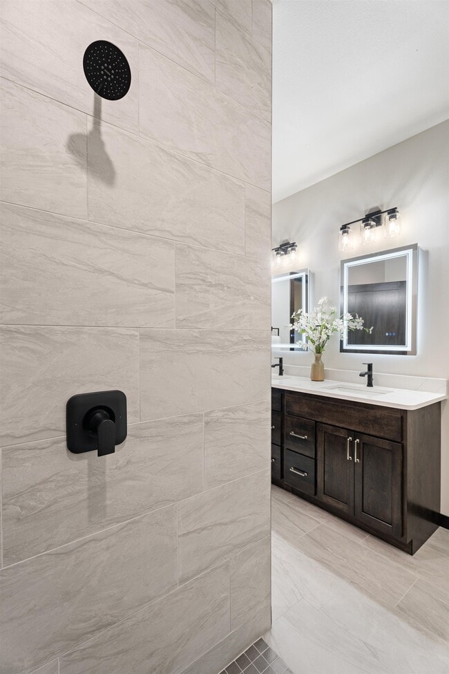 Building Photo - 1107 S Foss Ave