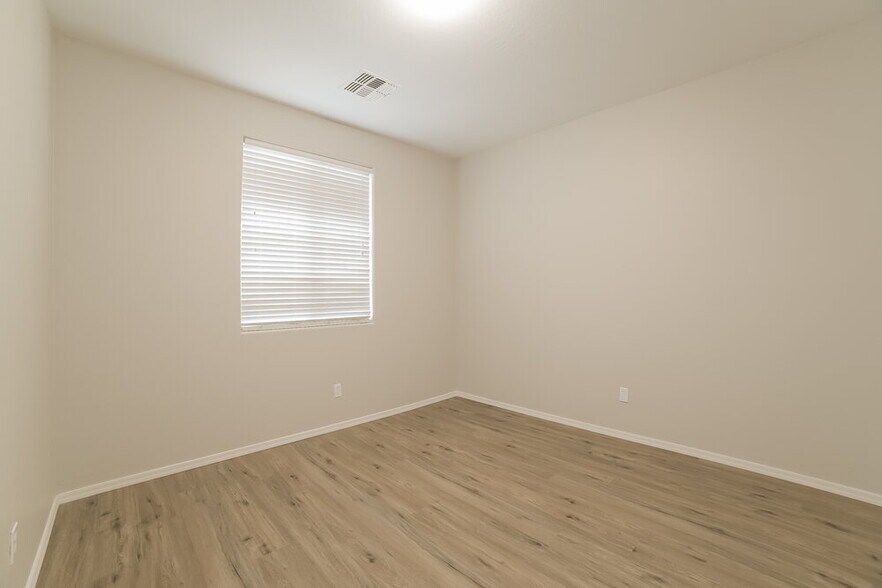 Building Photo - 4439 W Apollo Rd