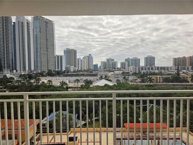 Building Photo - 210 174th St