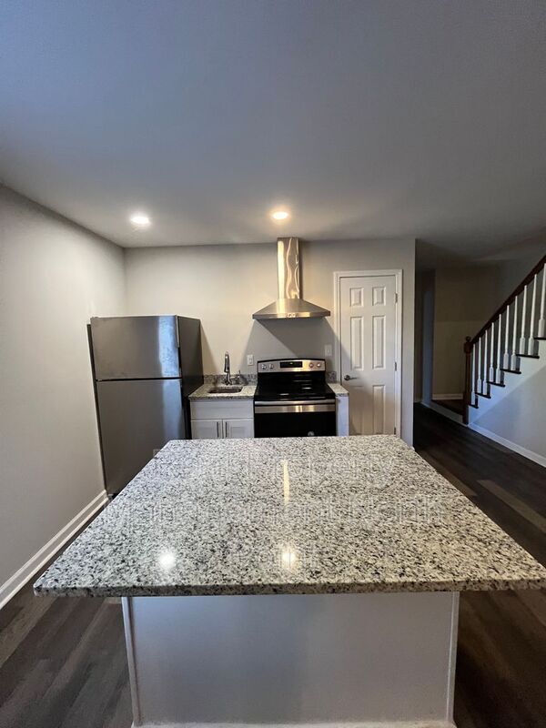 Building Photo - 3434 Palace Ct