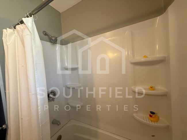 Building Photo - 5881 Elm St