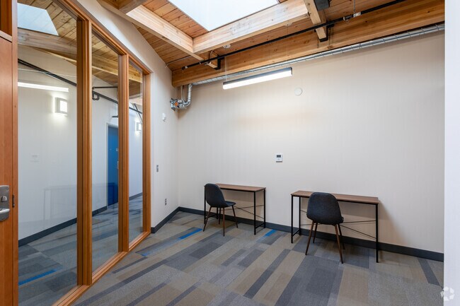 Business Center - Dean River Apartments