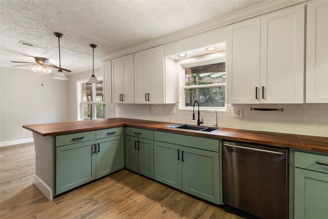 Building Photo - 8215 Winding Hill Ln