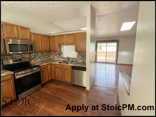 Building Photo - 3169 Earlington Ln