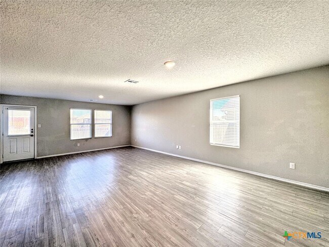 Building Photo - 506 Blue Stem Rd