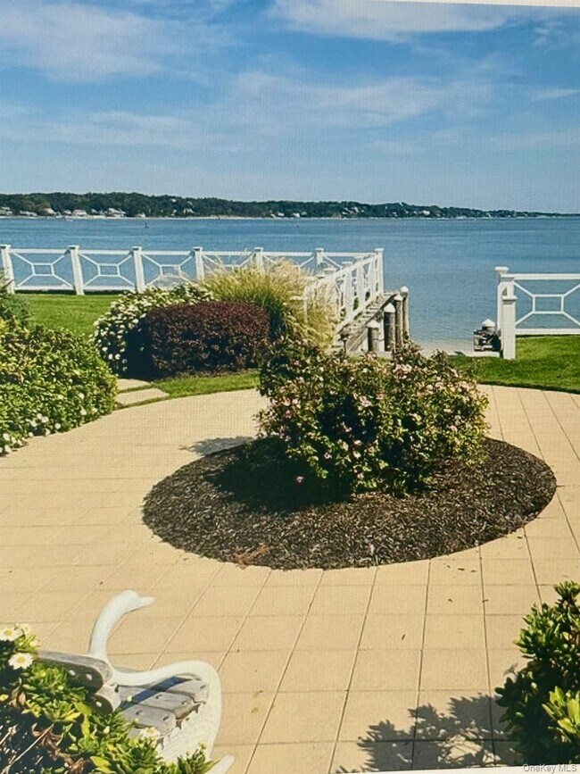 Building Photo - 49 Canoe Place Rd