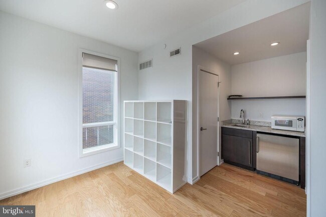 Building Photo - 444 Fairmount Ave