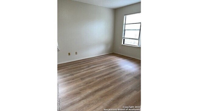 Building Photo - 117 Whisper Way