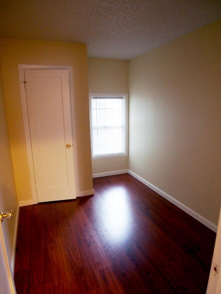 Small Bedroom - 1002 Sacramento St