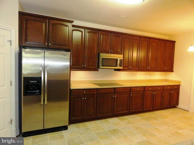 Building Photo - 3100 Stone Cliff Dr
