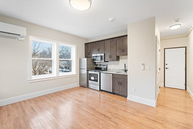 Building Photo - 702 20th St