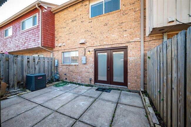 Building Photo - 2352 Triway Ln