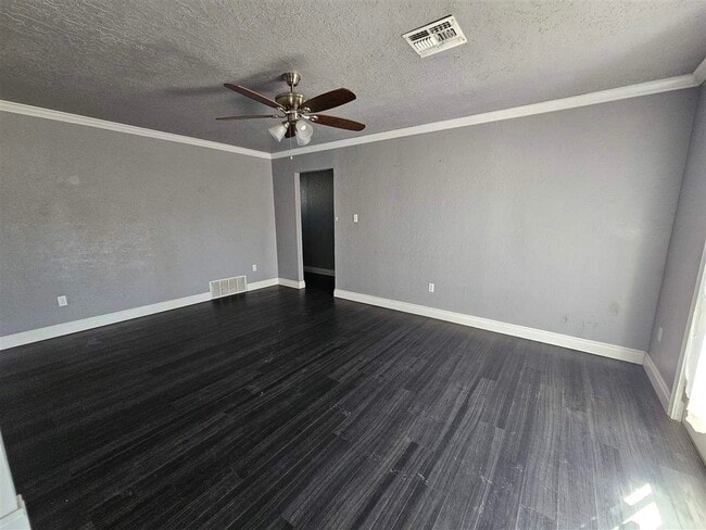 Building Photo - 4621 SE Mieling Dr