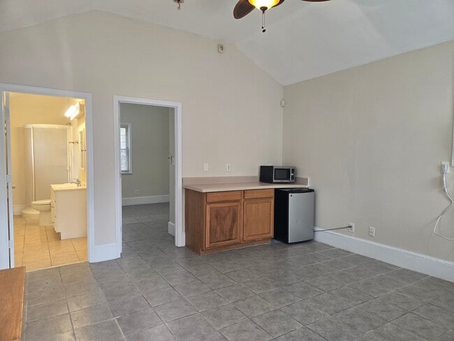 Building Photo - 1006 Holden St