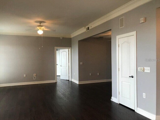 Building Photo - 501 Mirasol Cir