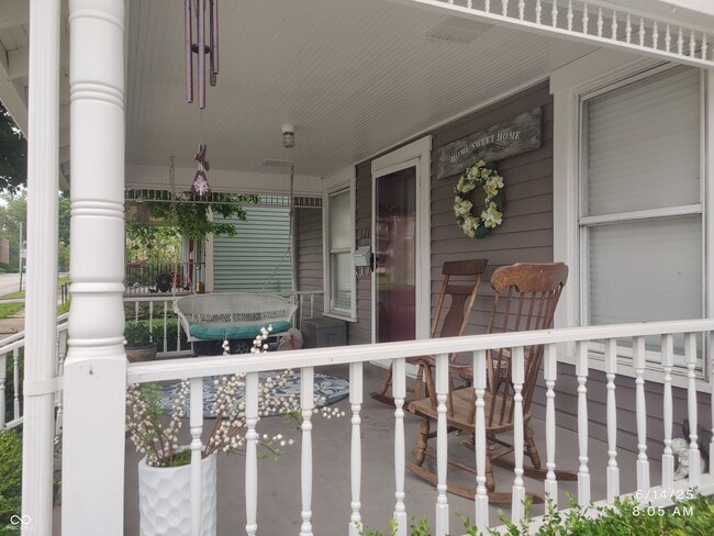 Building Photo - 121 N Main St