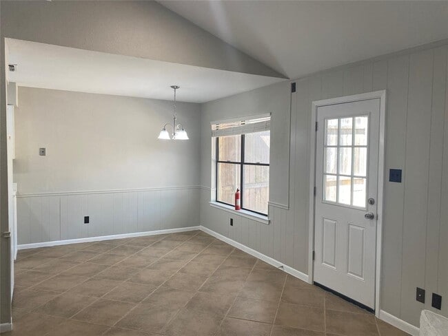 Building Photo - 11204 Brushy Glen Dr