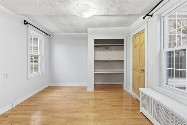 Building Photo - 16 Floyd St