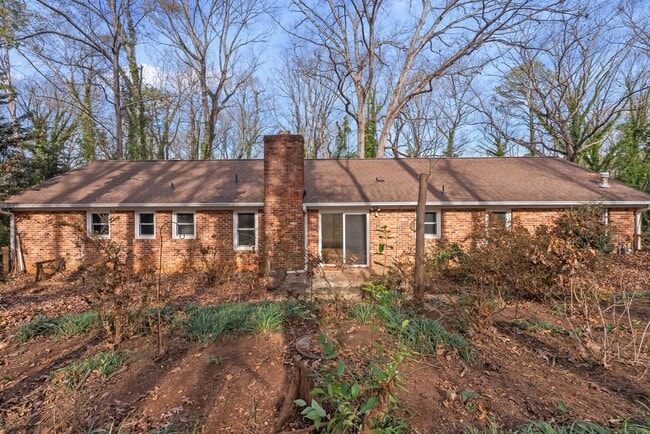 Building Photo - Charming 3-bedroom, 2-bath traditional home situated less than two miles from Clemson University!