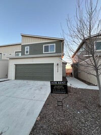 Building Photo - Townhome in Nampa close to CWI