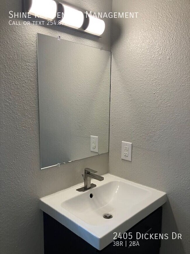 Building Photo - 2405 Dickens Dr