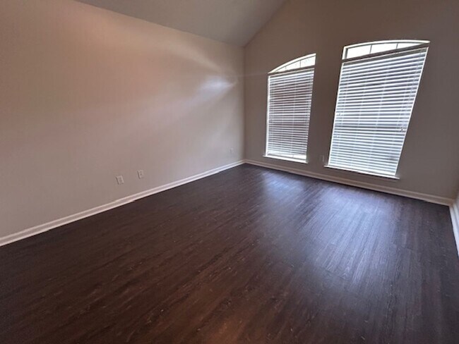 Building Photo - 4073 Willow Glen Cir