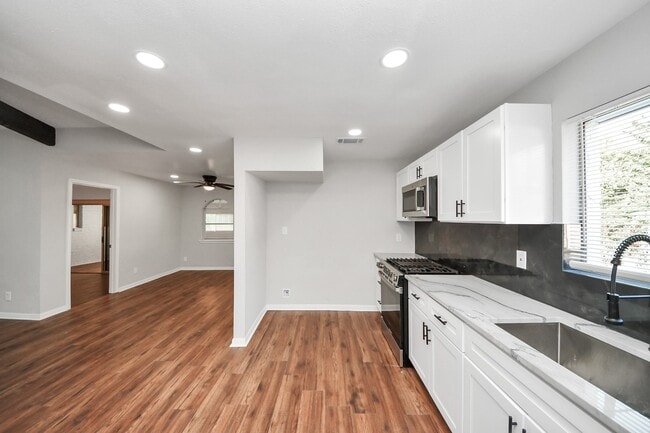 Building Photo - 18330 Cape Bahamas Ln