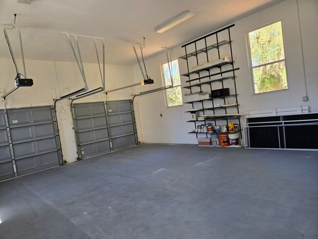 Building Photo - 3-bedroom, 2-bathroom cottage-style villa in Savanna Pointe