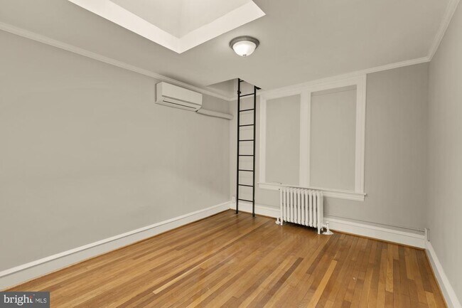 Building Photo - 1710 37th St NW