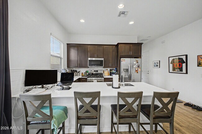 Building Photo - 3825 W Buist Ave