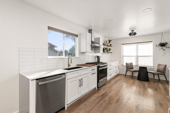 Building Photo - 7909 Manassas Dr