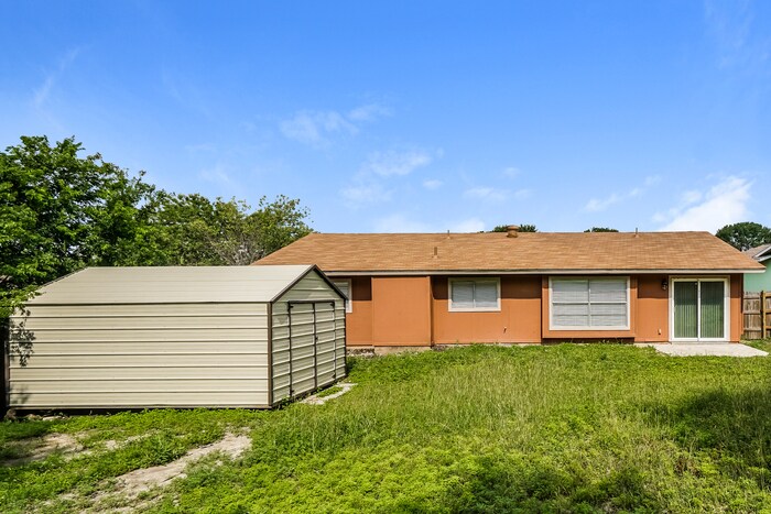Building Photo - 1070 Hickory Trail St