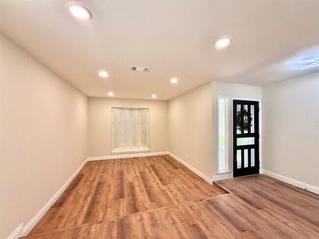 Building Photo - 8911 Hendon Ln