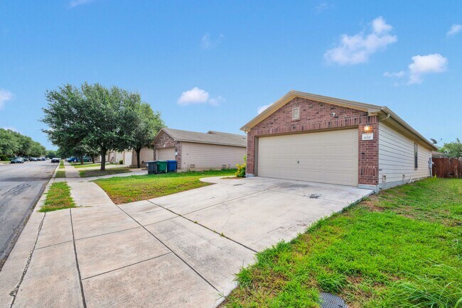 Building Photo - Charming 3 bedroom 2 Bathroom Home!