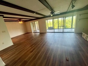 Building Photo - Lovely Condo