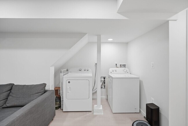 Building Photo - Michigan Park Townhome | 4 Bed | 2.5 Bath | 1,700 Sf | Fenced-in Front & Backyard w/ Deck