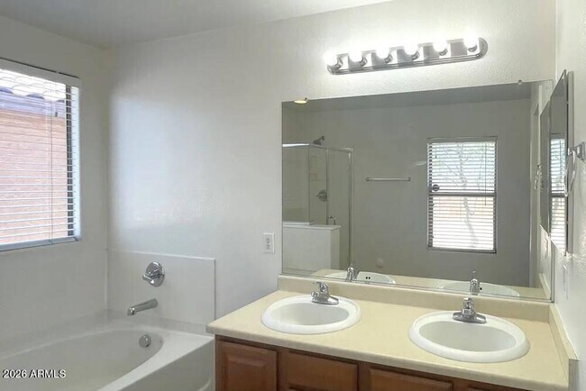 Building Photo - 7811 S 63rd Dr