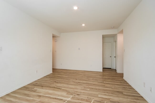 Building Photo - 8707 Wooster Trails Dr